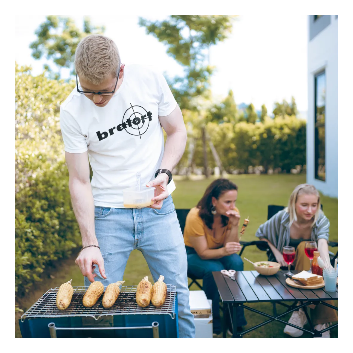 BIGTIME Grillen BratOrt T-Shirt Unisex Weiß Front #farbe_weiss