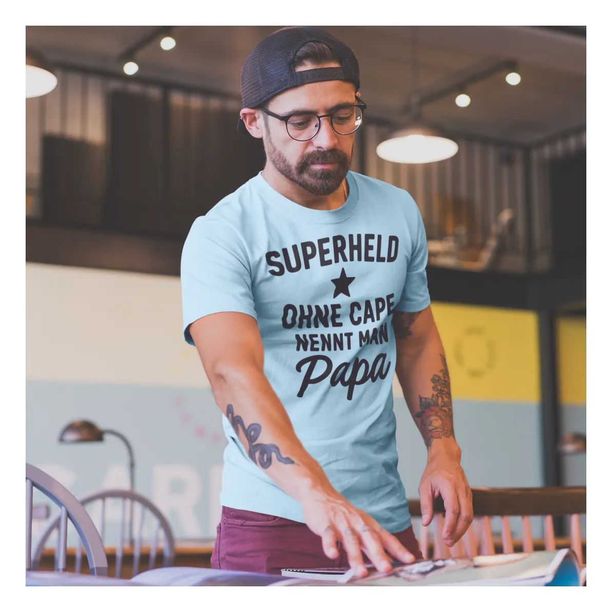 BIGTIME Vatertag Papa Superheld T-Shirt Unisex Himmelblau Front