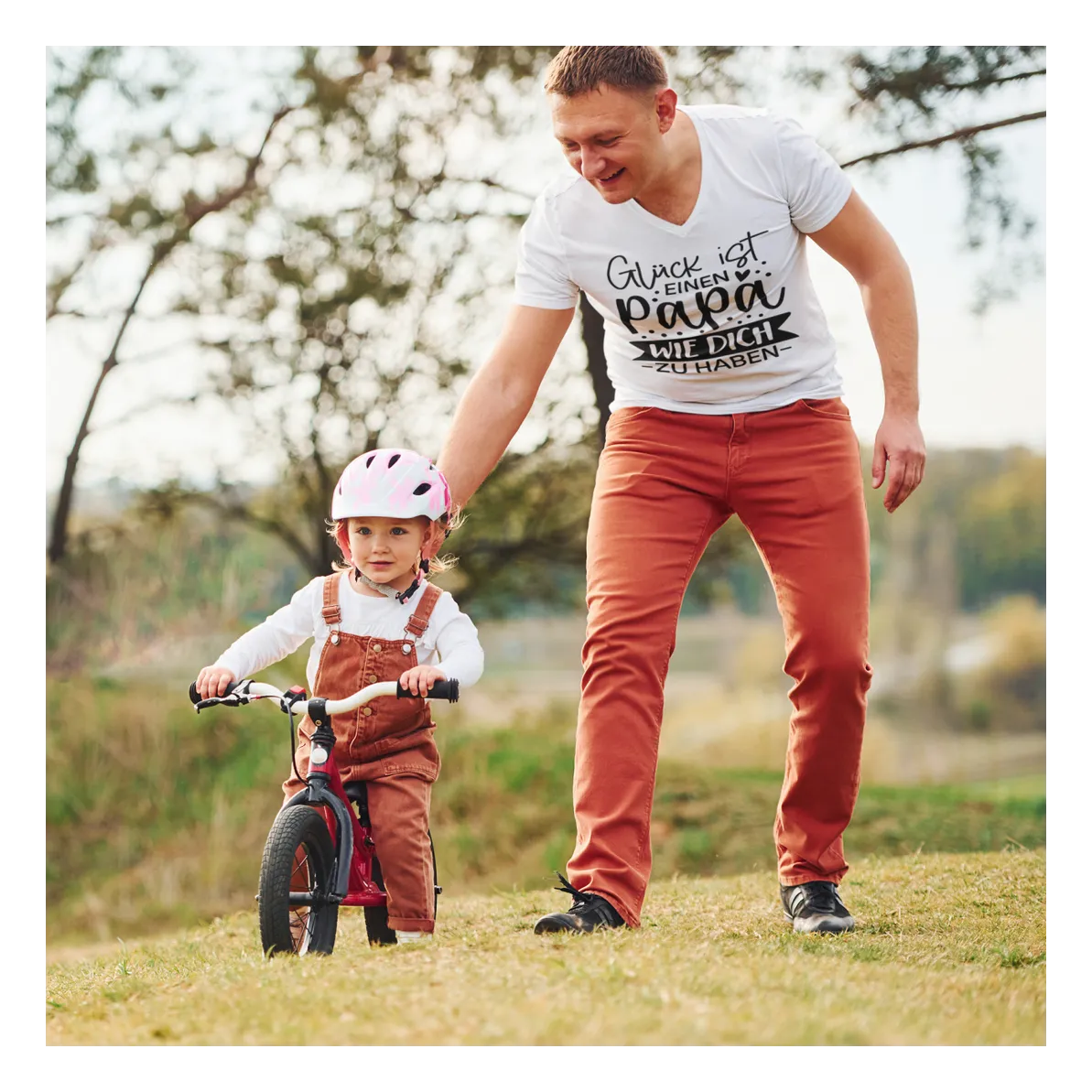 BIGTIME Vatertag Glück ist... T-Shirt Unisex Weiß Front 